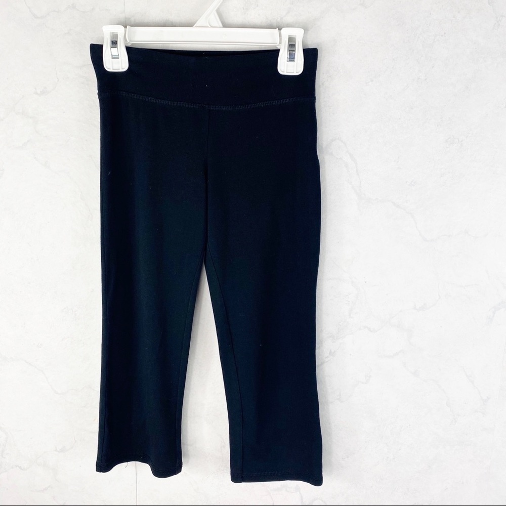 [ON] Classic Black Capri Leggings